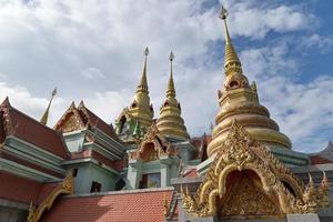 paisagem do templo wat tang sai na província de prachuab khiri khan, na tailândia. este é o domínio público foto