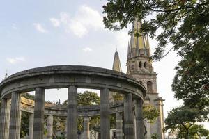 a rotunda rotonda de los jaliscienses ilustres na rua hidalgo. honra a memória foto