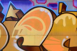 arte de rua. imagem de fundo abstrata de um fragmento de uma pintura de graffiti colorida em tons de bege e laranja foto