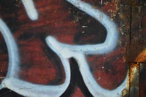 textura de um fragmento da parede com pintura de graffiti, que é retratada nele. uma imagem de um desenho de graffiti como uma foto sobre arte de rua e tópicos de cultura de graffiti