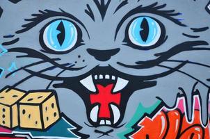 uma imagem detalhada do desenho do graffiti. um fundo conceitual de arte de rua com um focinho de um gato malvado foto