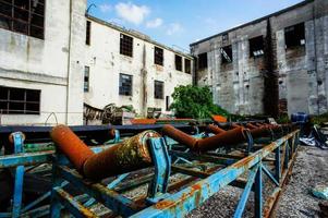 vista de um prédio abandonado foto