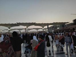 medina, arábia saudita, dezembro de 2022 - bela vista do pátio externo de masjid al-nabawi, madinah. foto
