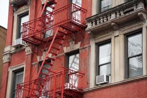 pequena itália prédios de nova york escada de incêndio escadas escada foto