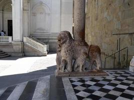 detalhe de bergamo da igreja de santa maria maggiore foto