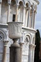 pisa torre inclinada close-up vista detalhada foto