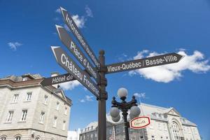 placa de rua da cidade de quebec foto