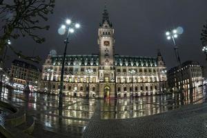 prefeitura de hamburgo à noite foto