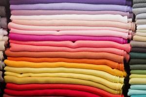 tecido de seda de cores diferentes foto