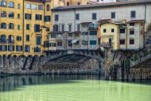 florença ponte vecchio vista do pôr do sol foto