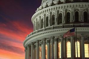 Capitólio DC iluminado à noite em Washington, EUA foto