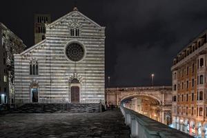 gênova igreja de santo stefano à noite foto