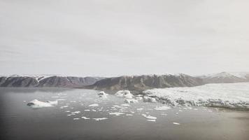 geleira antártica derretendo em um ambiente de aquecimento global foto