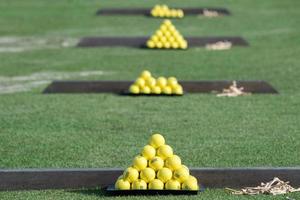 campo de golfe no deserto prática verde foto