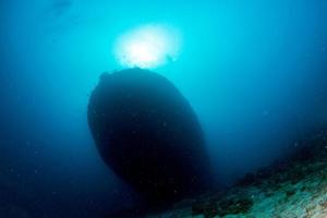 naufrágio do navio nas maldivas oceano índico foto