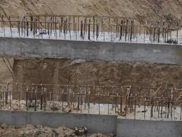 grande e vasto canteiro de obras na estação chamartin madrid foto