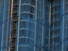 arranha-céu colon towers em reforma na plaza de colon em madri foto