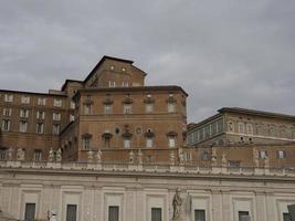 catedral de são pedro vista exterior da cidade do vaticano roma foto