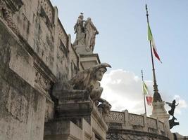 fóruns imperiais fori imperiali roma edifícios na passarela foto