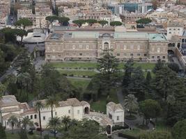 vista da basílica de são pedro roma do telhado foto