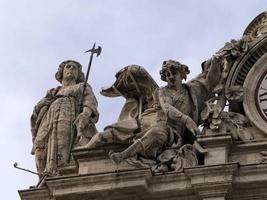 são peter basilica roma vista do detalhe da estátua foto