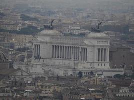 vista da basílica de são pedro roma do telhado foto