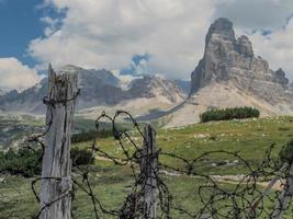 monte piana dolomitas montanhas primeira guerra mundial caminhos trincheira trincheira foto