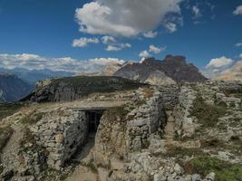 monte piana dolomitas montanhas primeira guerra mundial caminhos trincheira trincheira foto