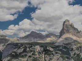 monte piana dolomitas montanhas primeira guerra mundial caminhos trincheira trincheira foto