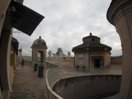 vista da basílica de são pedro roma do telhado foto