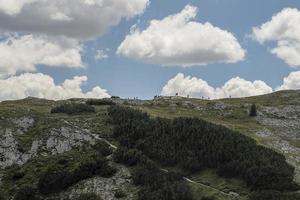 ww1 trincheiras no monte piana montanha de 2.324 metros de altura nas montanhas sextener dolomiten na fronteira com a itália e a áustria. foto