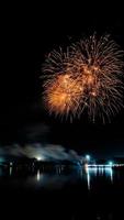 celebração de fogos de artifício à noite no suan luang rama ix foto