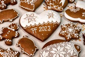 pf 2023 no biscoito de gengibre de natal foto