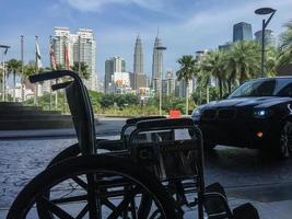 cadeira de rodas em um hospital particular em Kuala Lumpur, Malásia foto