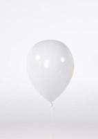 balão branco sobre um fundo branco foto