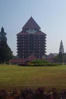 bela vista da universidade indonésia em depok, indonésia foto