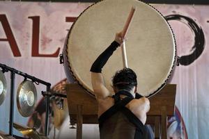 baterista japonês em ação foto