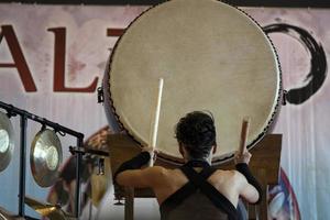 baterista japonês em ação foto