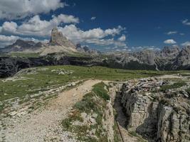 monte piana dolomitas montanhas primeira guerra mundial caminhos trincheira trincheira foto