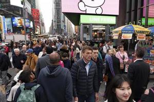 nova york - eua 4 de maio de 2019 - times square cheio de pessoas foto