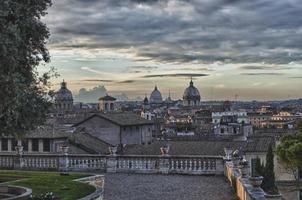 vista do pôr do sol em roma foto