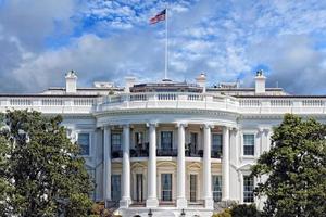 casa branca de washington em dia ensolarado foto