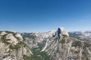 vista ensolarada do parque nacional do vale de yosemite foto