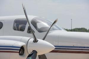 detalhe de hélice de ferro de avião antigo foto