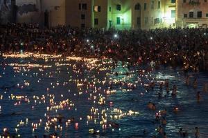 camogli, itália - 6 de agosto de 2017 - velas tradicionais de stella maris na celebração do mar foto