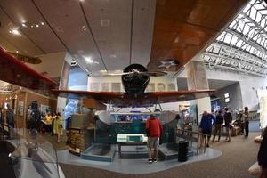 Washington DC, EUA - 17 de maio de 2018 - National Air and Space Museum cheio de visitantes foto