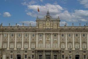 palácio real madri ao pôr do sol foto