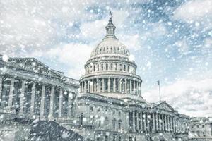 edifício do Capitólio em Washington DC durante a tempestade de neve foto