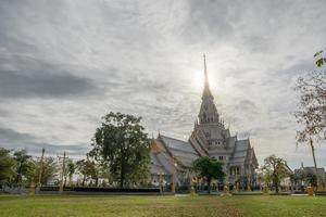Wat Sothon Wararam Worawihan em Chachoengsao, Tailândia foto