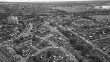 filmagem de alto ângulo da paisagem britânica em preto e branco clássico foto